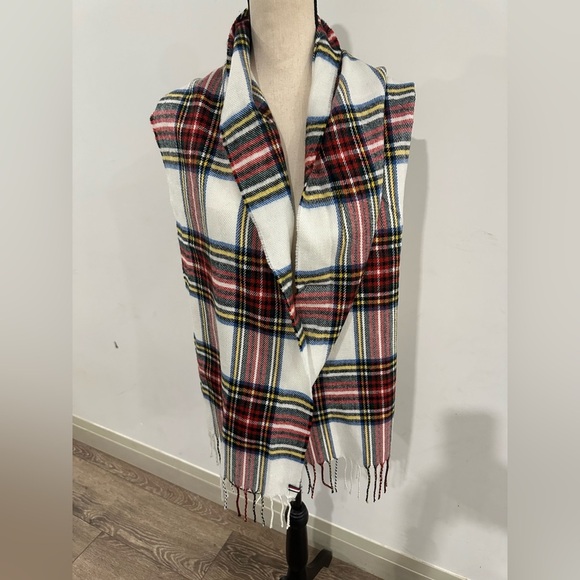 Tommy Hilfiger Plaid Fringe Scarf in Red, Blue, and White One Size Unisex - Picture 1 of 4